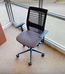 [#B13-4] Task chair, with arms