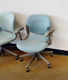 [#B13-10] Blue task chair w/arms