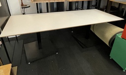 [#C4-pic_020] White rectangular table