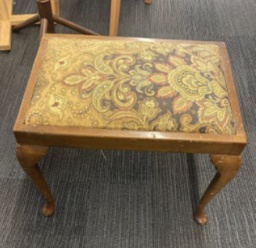 [#B11-pic_054] Small bench/foot ottoman