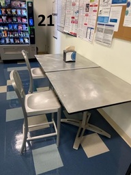 [#C1-63] SQUARE TABLE W/2 CHAIRS-E5