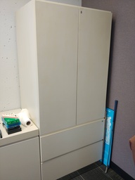 [#D31-33] Cabinets - 24" x 32" x 71"