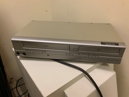 [#00-30] VCR / DVD Player
