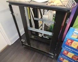 [#H15-42] Old Server Cabinet
