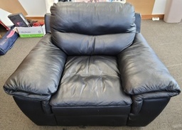 [#B11-8] Black Leather Chair
