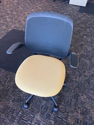 [#B13-25] Steel case chair (black and yellow)