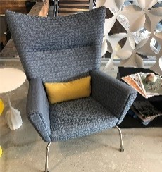 [#B12-2] Blue Wing Chair