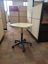 [#C20-10] Table ajustable sur roues - 2' x 2'