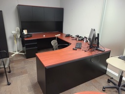 [#E7-15] U-shaped Office suite - 10' across x 6' deep x 6' tall