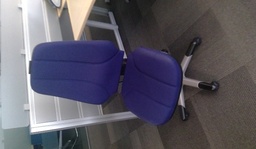 [#B13-243] TASK CHAIR missing headrest