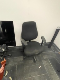 [#B13-8] Task Chair with arms - black