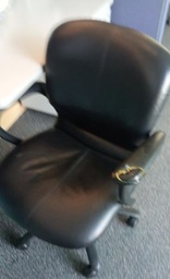 [#B13-58] Task chair, black vinyl | Silla operativa, vinilo negro