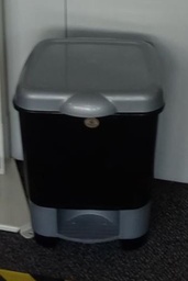 [#G3-107] Plastic trash can | Bote contendor de basura plástico 