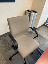 [#B5-45] BROWN TASK CHAIR W/ ARMS 